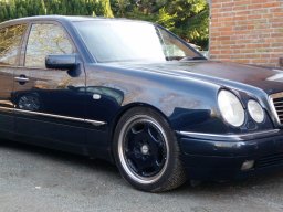Mercedes E420 V8